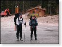 Pavel s Ondrou na parkoviti.