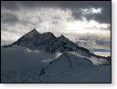 Vlevo nejvt - Eiskogele, velk vpravo - Grossglockner. To dole omlen je asi Medelzkopf.